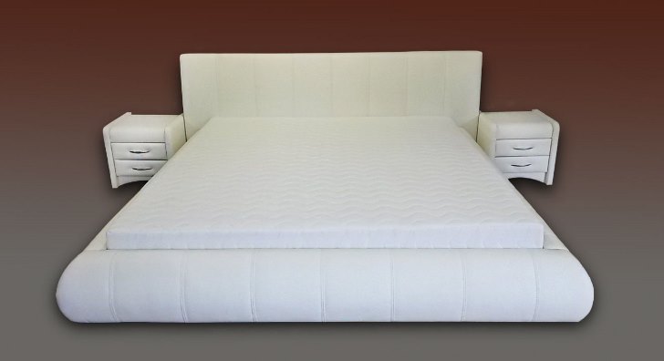 ekskluzywne łóżko białe